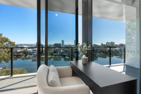 The Sunset - Brand New Modern Riverview 2 Bedroom with Free Parking Pool GYM